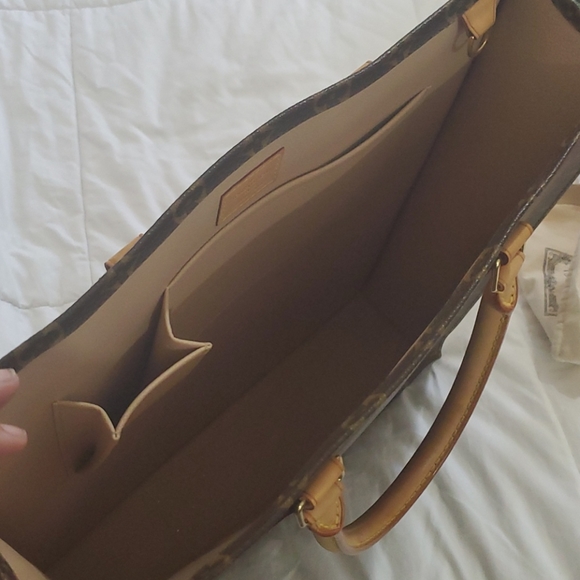 - Authentic Louis Vuitton Sac Plac Tote - Picture 5 of 8